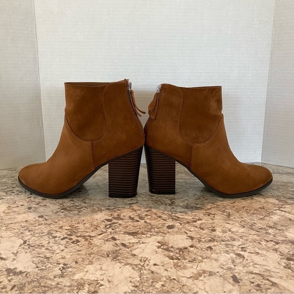 Brash Stacked Heal Suede Ankle Boots Zips in back 7.5 - Picture 4 of 14